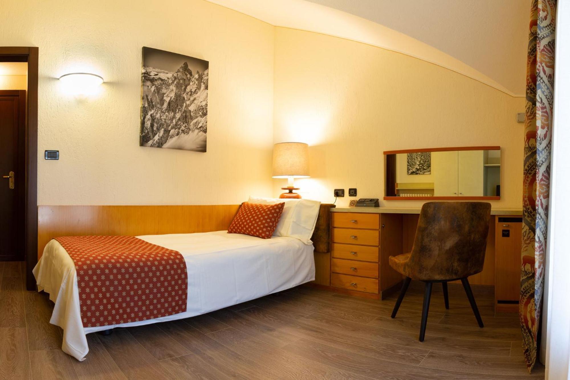 Hotel Bouton D'Or - Courmayeur Eksteriør bilde