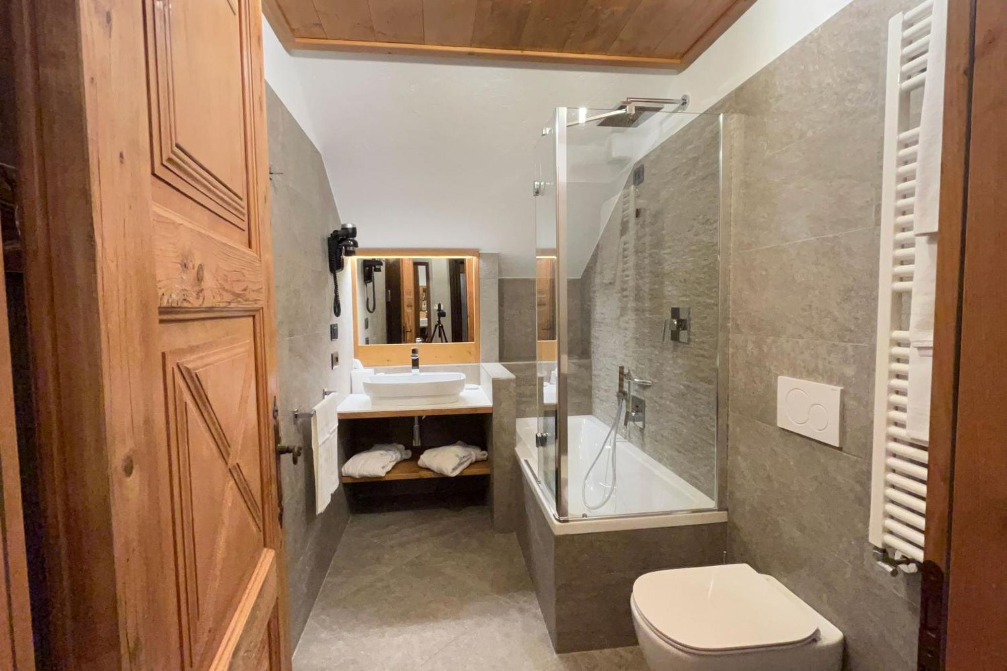 Hotel Bouton D'Or - Courmayeur Eksteriør bilde